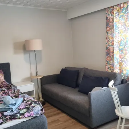 Kompakti Yksioe Numero 12 Pienkerrostalossa Pori