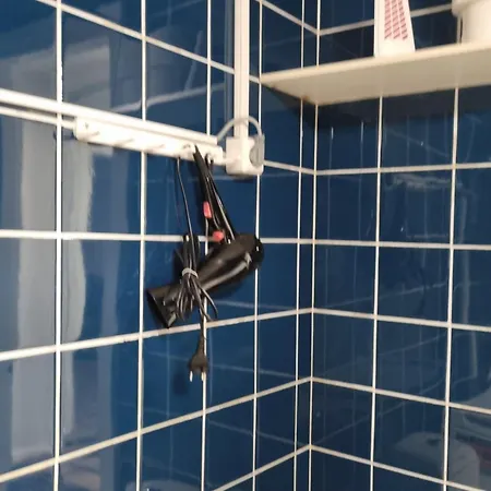 Kompakti Yksioe Numero 12 Pienkerrostalossa Lejlighed