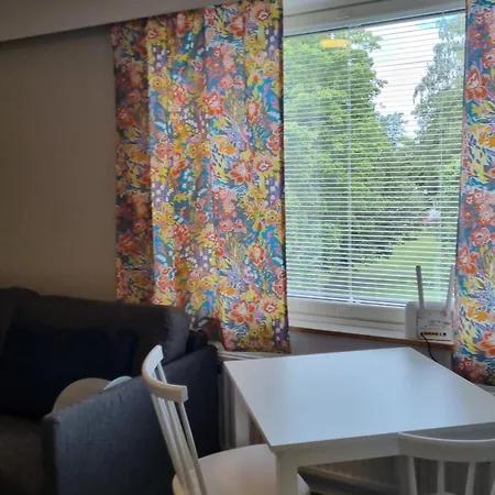 Kompakti Yksioe Numero 12 Pienkerrostalossa Lejlighed