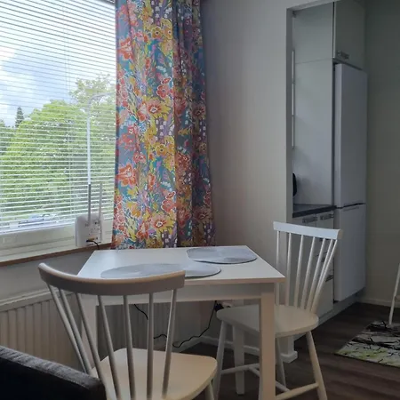 Lejlighed Kompakti Yksioe Numero 12 Pienkerrostalossa *