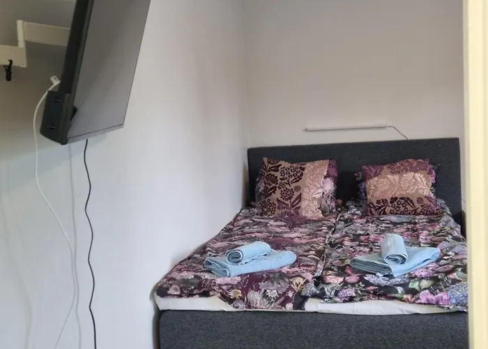 Kompakti Yksioe Numero 12 Pienkerrostalossa